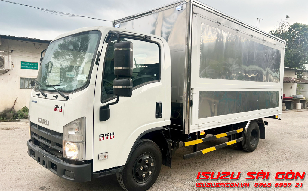 Xe Tải Isuzu 1T9 Thùng Kín Cánh Dơi 3
